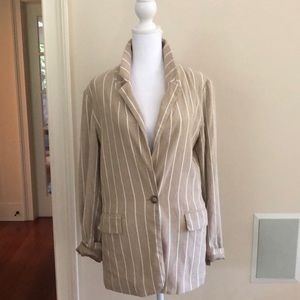 Gap beige stripe blazer. Size 6. Good condition.